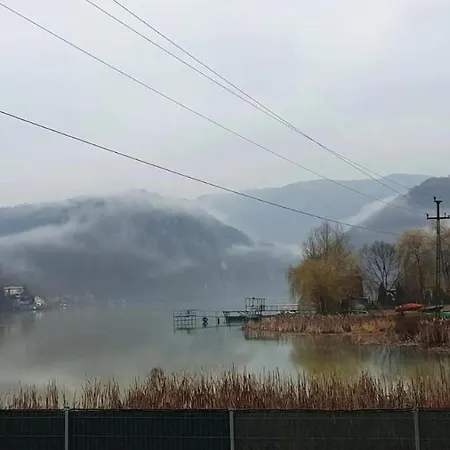 Gazde/Camere de închiriat Casa Colț De Rai