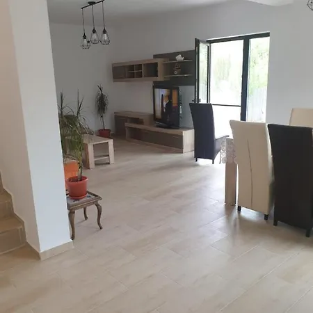Casa Colț De Rai * Ogradina