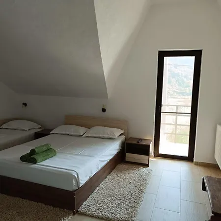 Casa Colț De Rai Ogradina